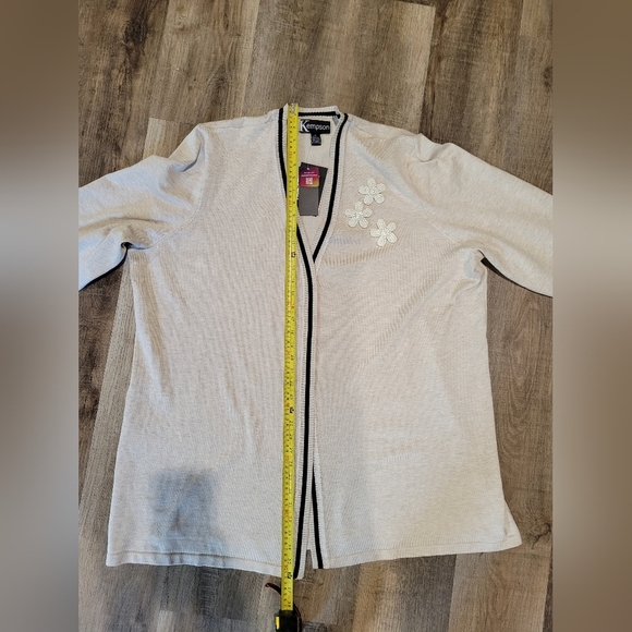 Women's Elegant Cream Cardigan - Picture 11 of 12